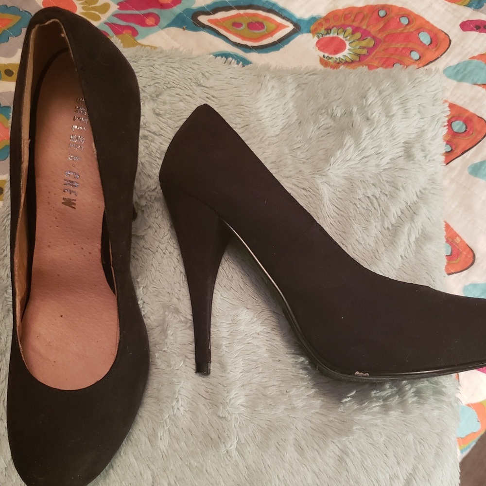Women's Size EU38 Black Suede Pumps